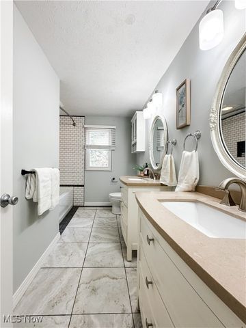 21 Cherry Hills Drive, Belpre, OH 45714