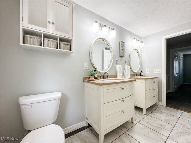 21 Cherry Hills Drive, Belpre, OH 45714