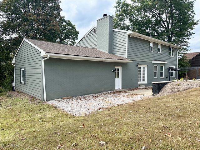 21 Cherry Hills Drive, Belpre, OH 45714