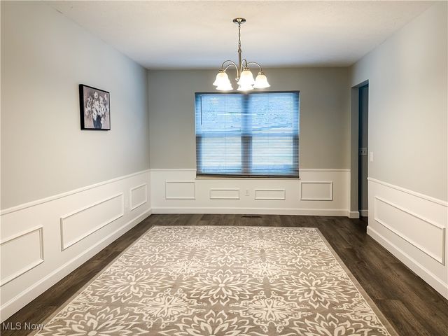 21 Cherry Hills Drive, Belpre, OH 45714