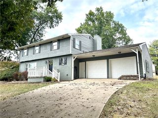 21 Cherry Hills Drive, Belpre, OH 45714