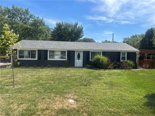 8105 N SUMMIT Street, Kansas City, MO 64118