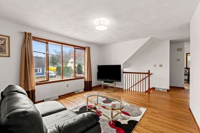 19 Rosewood Ave, Billerica, MA 01821