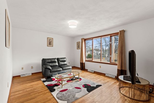 19 Rosewood Ave, Billerica, MA 01821