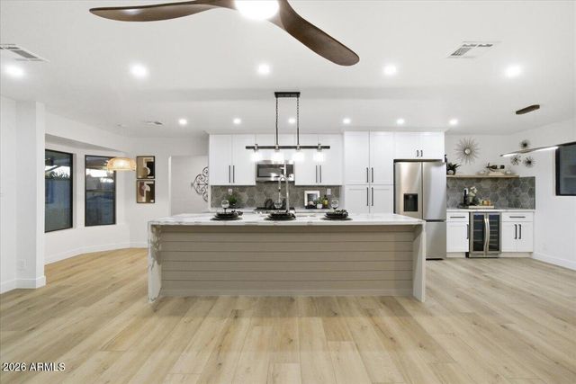 7805 E COOLIDGE Street, Scottsdale, AZ 85251