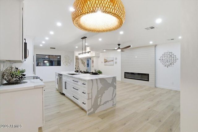 7805 E COOLIDGE Street, Scottsdale, AZ 85251