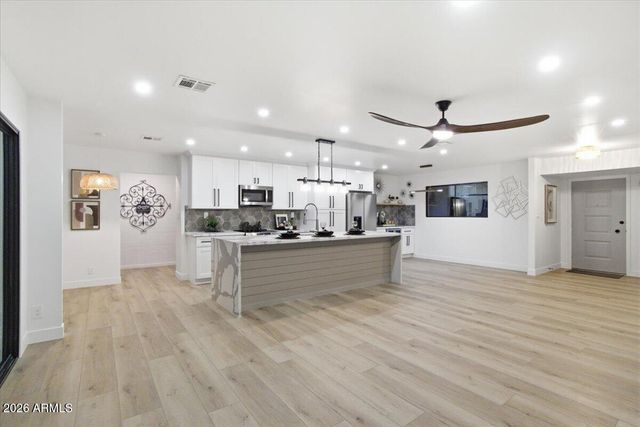 7805 E COOLIDGE Street, Scottsdale, AZ 85251