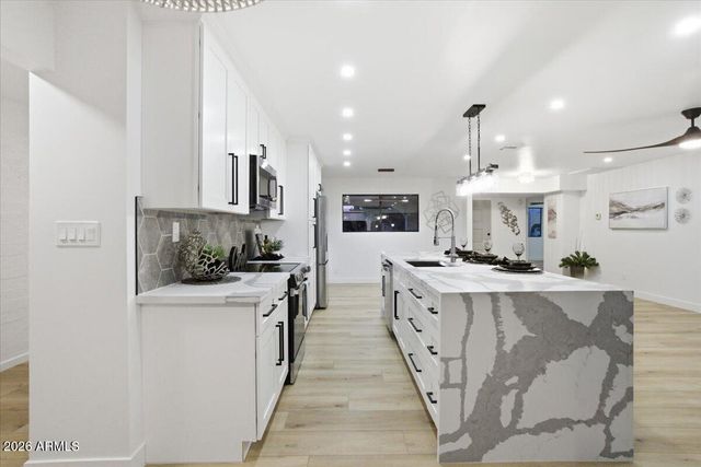 7805 E COOLIDGE Street, Scottsdale, AZ 85251