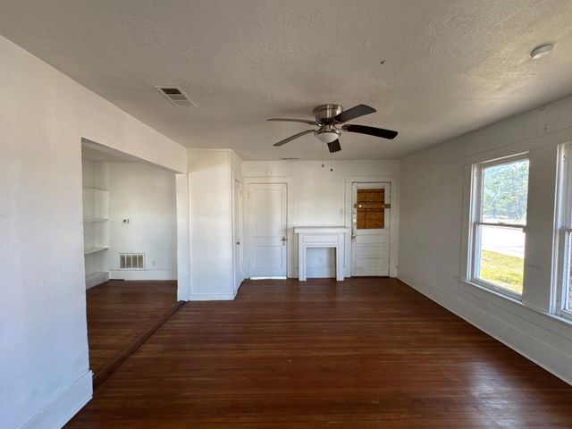 714 S Bryan Belt Line Road, Mesquite, TX 75149