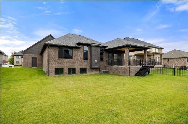 49033 Wingfield Drive, Macomb, MI 48044