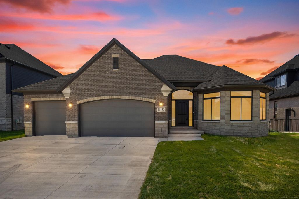 49033 Wingfield Drive, Macomb, MI 48044