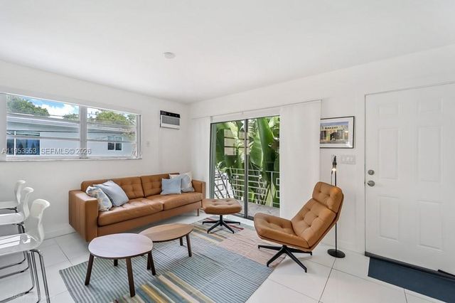 710 11th St 8, Miami Beach, FL 33139