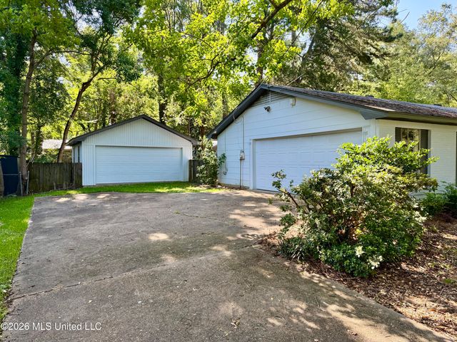 904 Kent Drive, Clinton, MS 39056