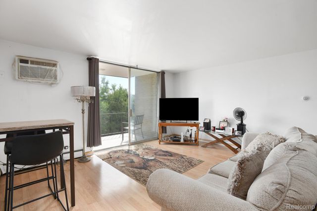 1941 Orleans Street 72, Detroit, MI 48207