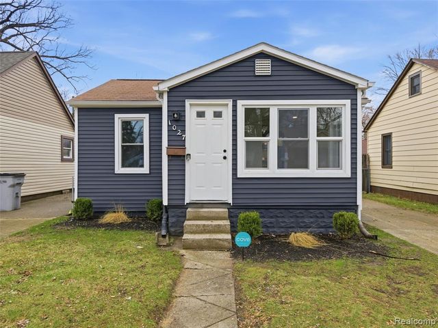 1027 E Milton Avenue, Hazel Park, MI 48030