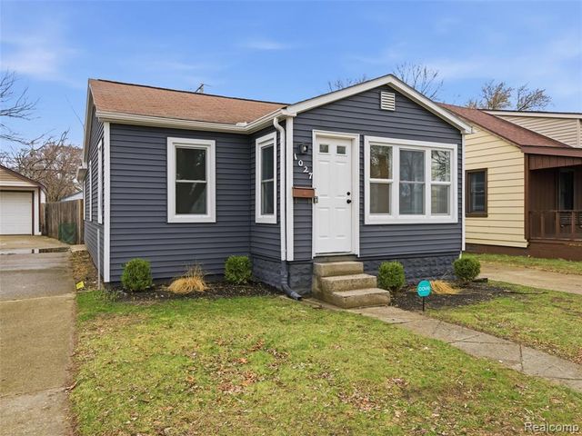 1027 E Milton Avenue, Hazel Park, MI 48030