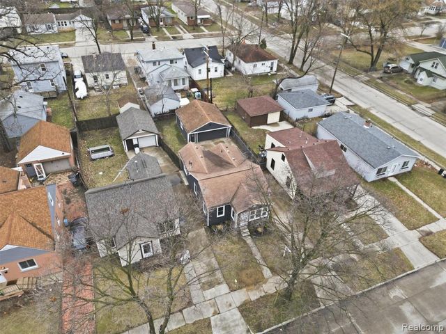 1027 E Milton Avenue, Hazel Park, MI 48030