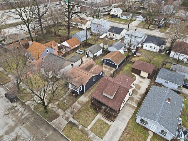 1027 E Milton Avenue, Hazel Park, MI 48030