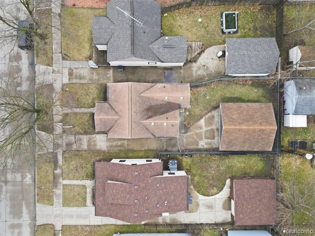 1027 E Milton Avenue, Hazel Park, MI 48030