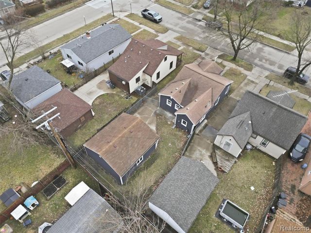 1027 E Milton Avenue, Hazel Park, MI 48030