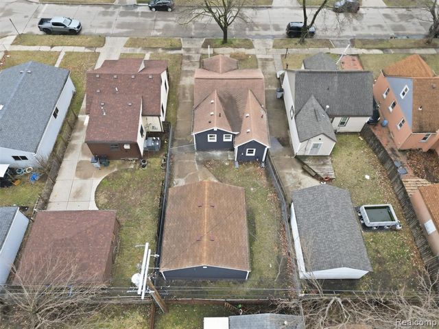 1027 E Milton Avenue, Hazel Park, MI 48030
