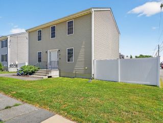 682 Laurel St, Fall River, MA 02721