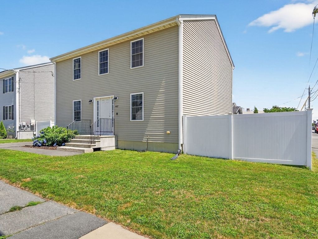682 Laurel St, Fall River, MA 02721