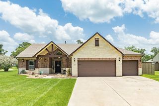 2337 Shalmar Drive, West Columbia, TX 77486