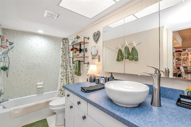 5220 BRITTANY DRIVE S 201, St Petersburg, FL 33715