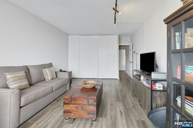 6 Horizon Road 2209, Fort Lee, NJ 07024