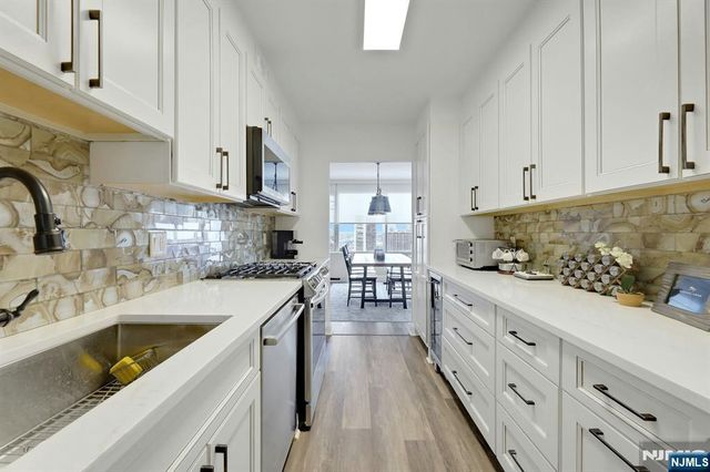 6 Horizon Road 2209, Fort Lee, NJ 07024