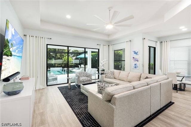 13836 Luna DR, Naples, FL 34109