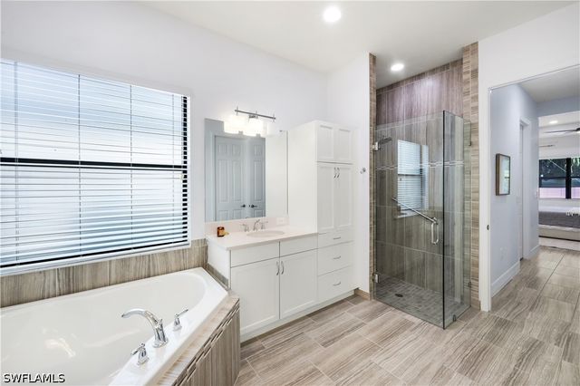 13836 Luna DR, Naples, FL 34109