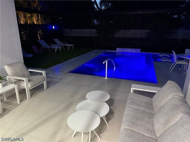 13836 Luna DR, Naples, FL 34109