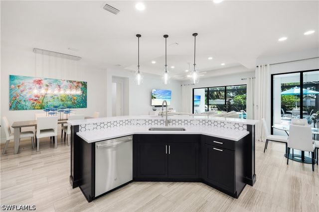 13836 Luna DR, Naples, FL 34109