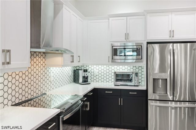 13836 Luna DR, Naples, FL 34109