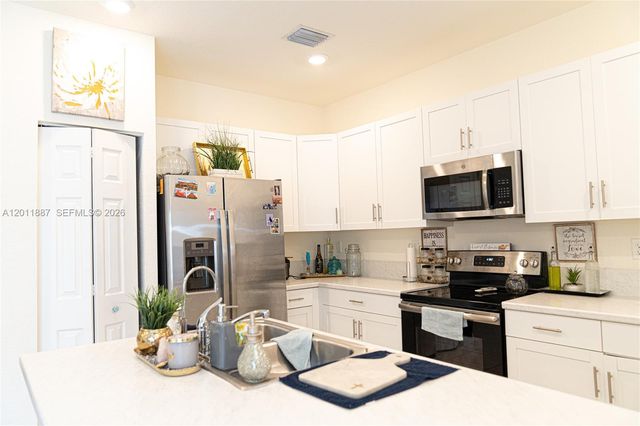 10599 W 33rd Ct, Hialeah, FL 33018