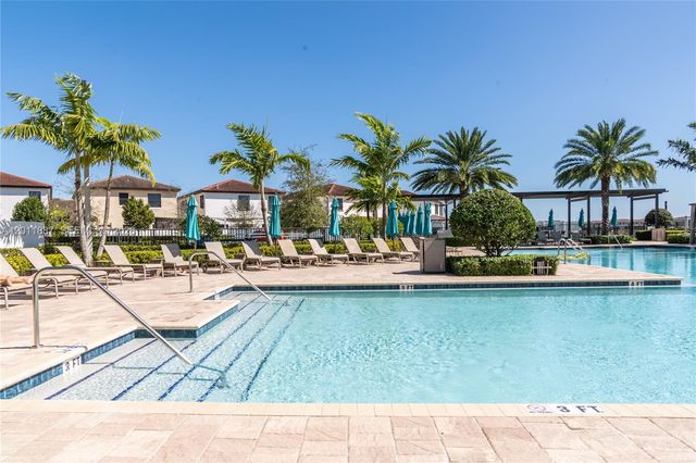 10599 W 33rd Ct, Hialeah, FL 33018