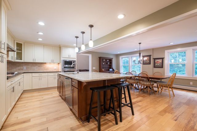 6265 VT Route 7A, Sunderland, VT 05250