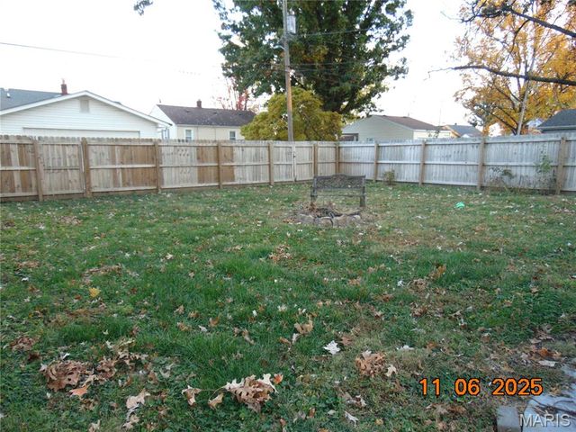 215 Doerr Street, Roxana, IL 62084