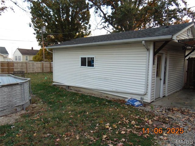 215 Doerr Street, Roxana, IL 62084