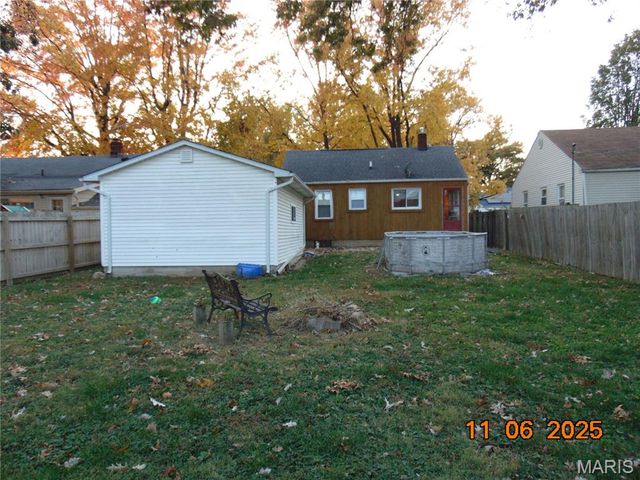 215 Doerr Street, Roxana, IL 62084