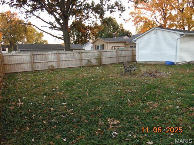 215 Doerr Street, Roxana, IL 62084