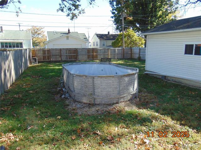 215 Doerr Street, Roxana, IL 62084