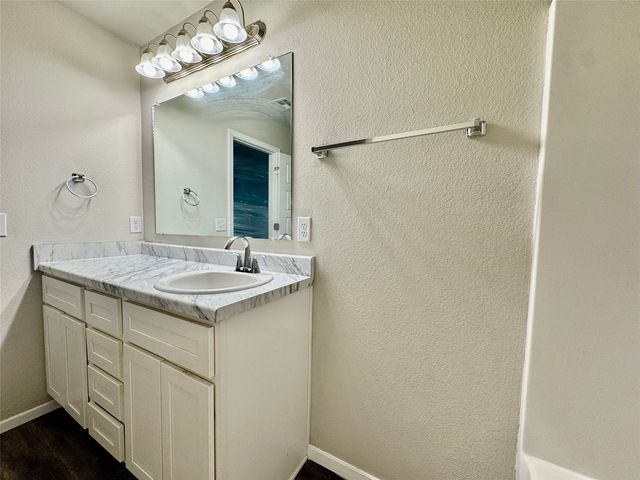 8721 E 161st Place S, Bixby, OK 74008