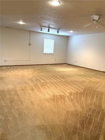 105 Woodstone Lane 71, New Kensington, PA 15068