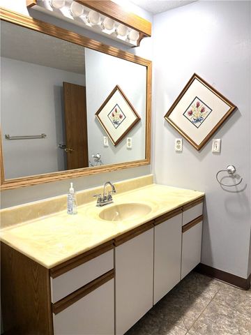 105 Woodstone Lane 71, New Kensington, PA 15068