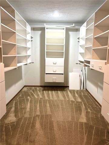 105 Woodstone Lane 71, New Kensington, PA 15068