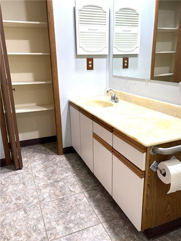 105 Woodstone Lane 71, New Kensington, PA 15068