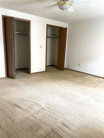 105 Woodstone Lane 71, New Kensington, PA 15068